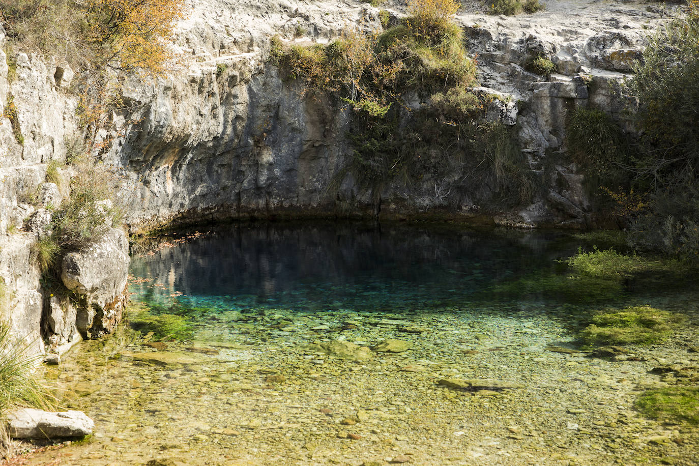 El Pozo Azul, en Covanera, es la cueva subacuática más larga del mundo: se han explorado casi catorce kilómetros sin encontrar el final.