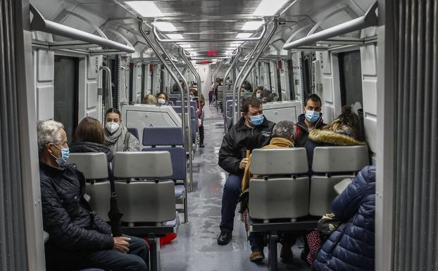 El caos en Cercanías obliga al Gobierno a convocar la Mesa del Ferrocarril