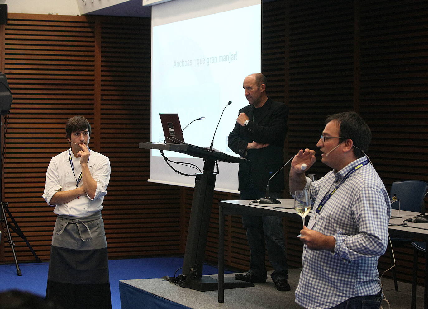 Sergio Bastard y Jorge López, en la cata de anchoas, del congreso San Sebastián Gastronomika