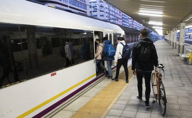 «Lo de Renfe y Adif es de vergüenza»