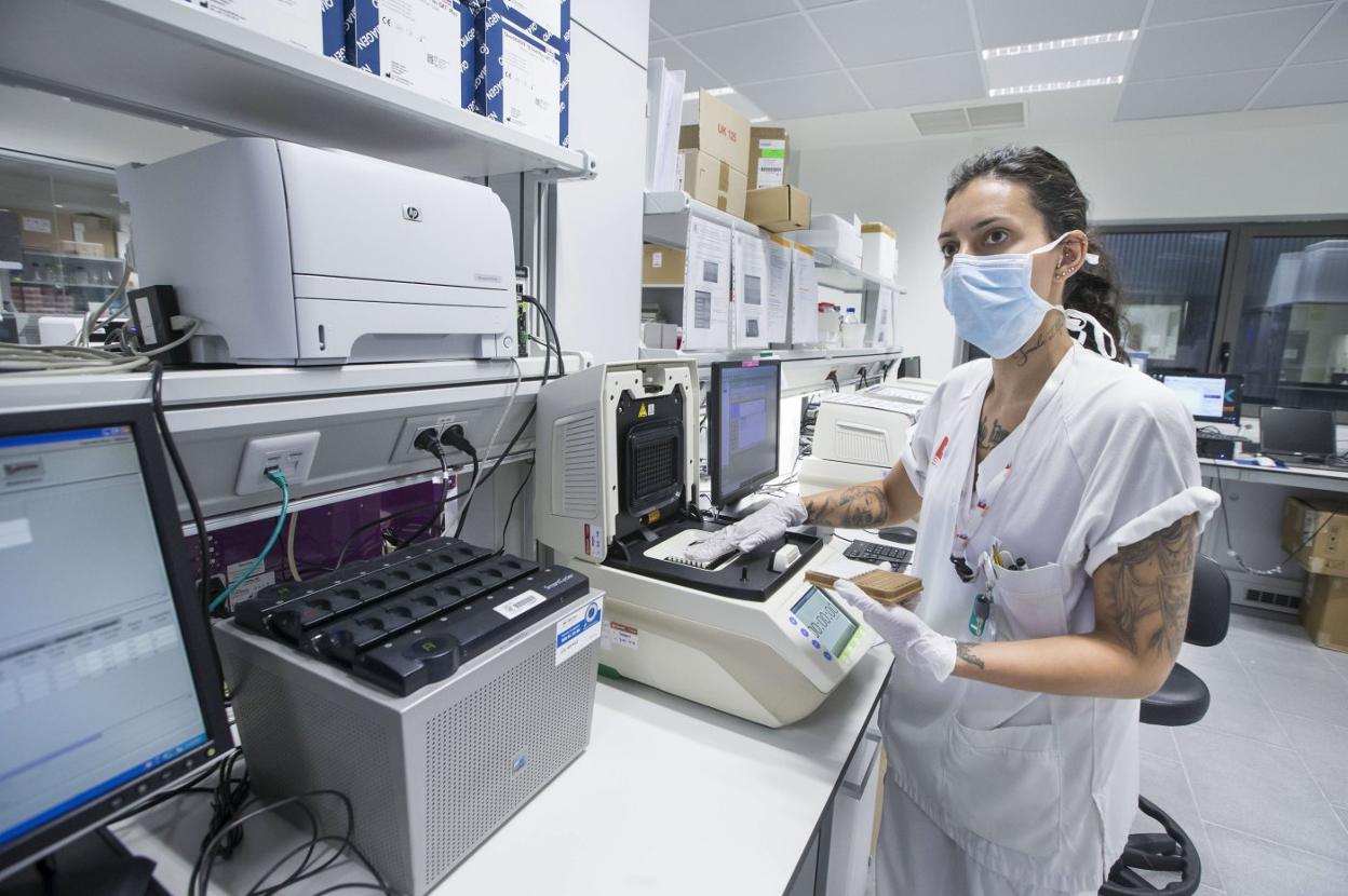 Laboratorio de Microbiología del Hospital Valdecilla.