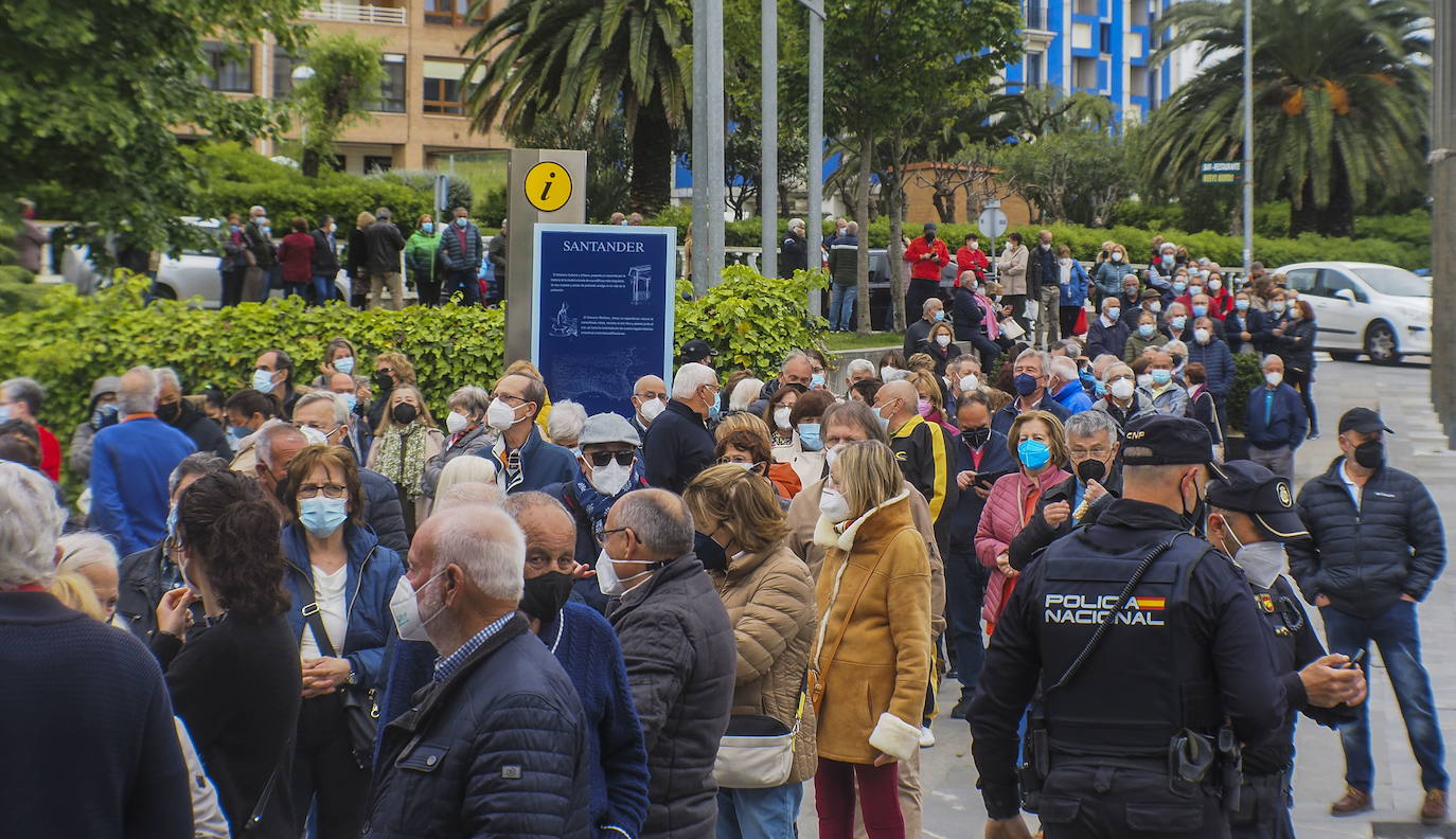 Se abre el primer 'vacunódromo' en la región en el Palacio de Festivales para la vacunación masiva contra el covid