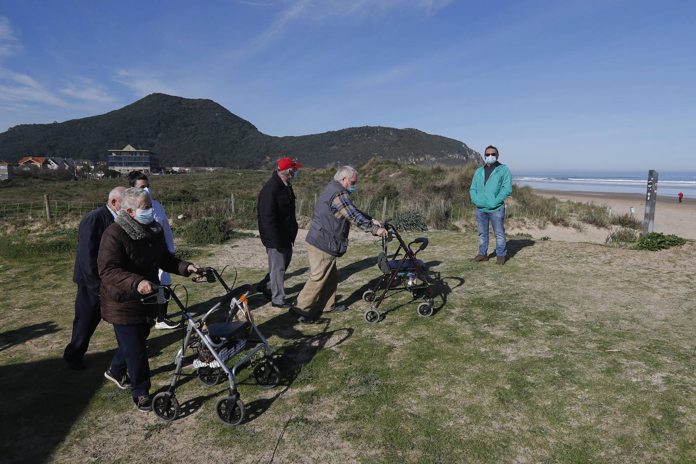 Los mayores de Cantabria por fin pueden salir de las residencias tras iniciarse las vacunaciones