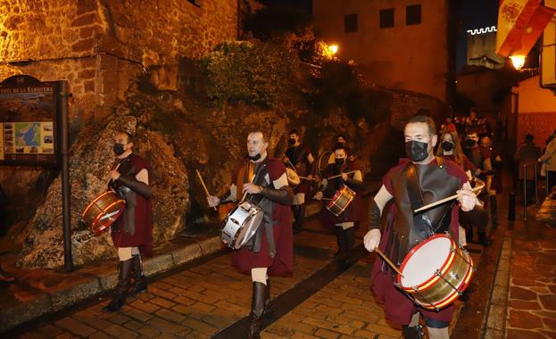 Imagen principal - San Vicente recrea la peregrinación de Nazaret a Belén