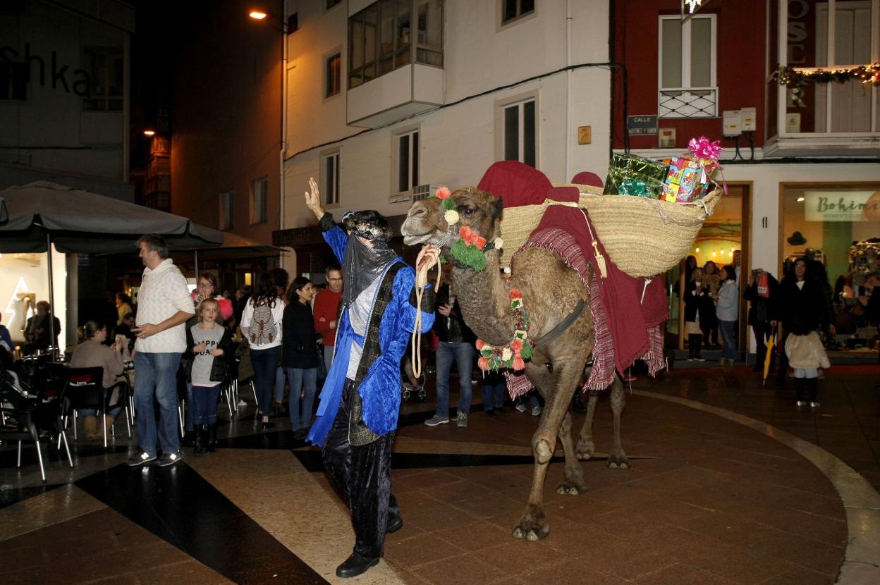 Dromedario por las calles de la ciudad en Navidades pasadas. 