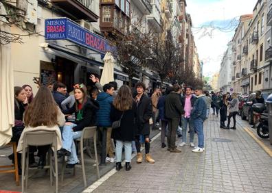 Imagen secundaria 1 - Una &#039;tardebuena&#039; con «menos gente» en Santander