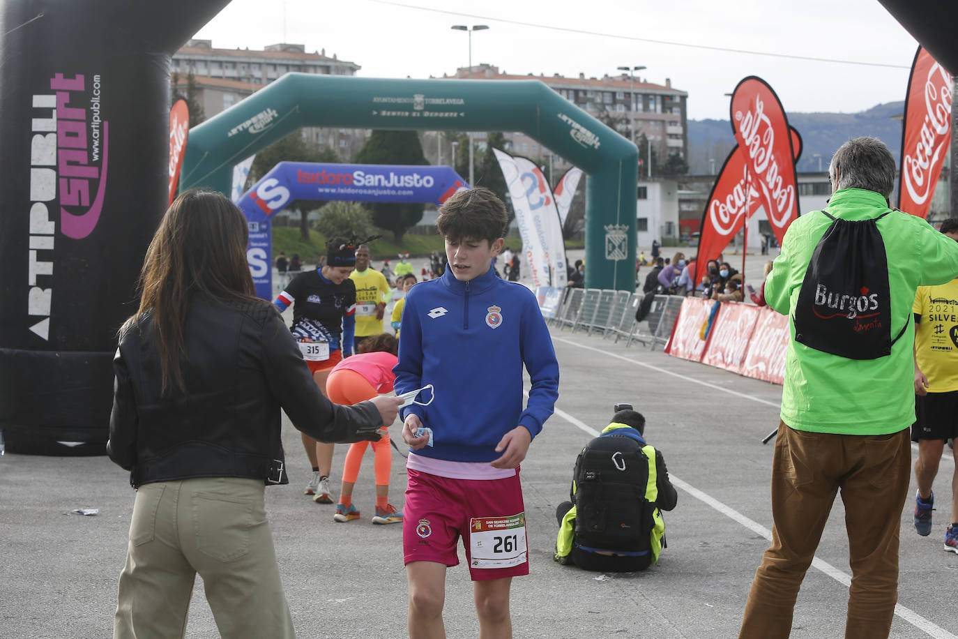 Fotos: Así ha transcurrido la San Silvestre de Torrelavega para recaudar alimentos para Cruz Roja