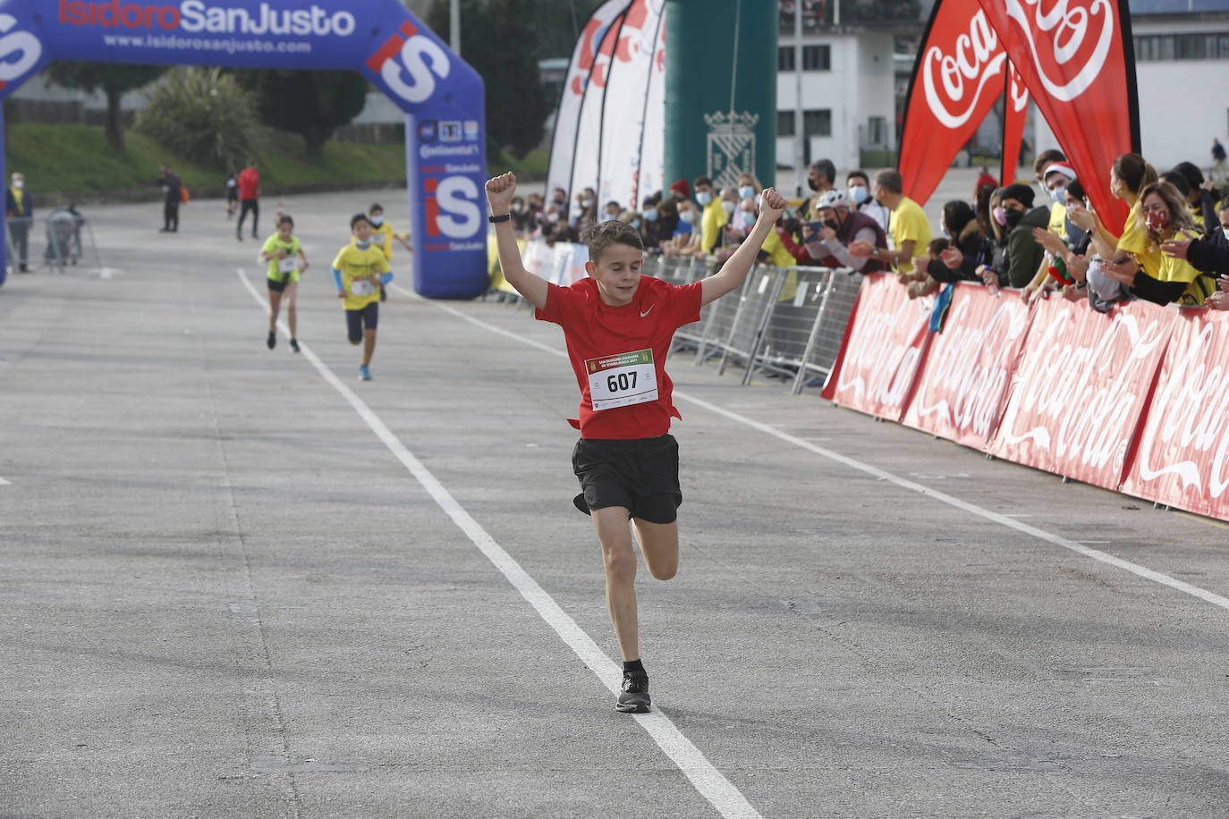 Fotos: Así ha transcurrido la San Silvestre de Torrelavega para recaudar alimentos para Cruz Roja