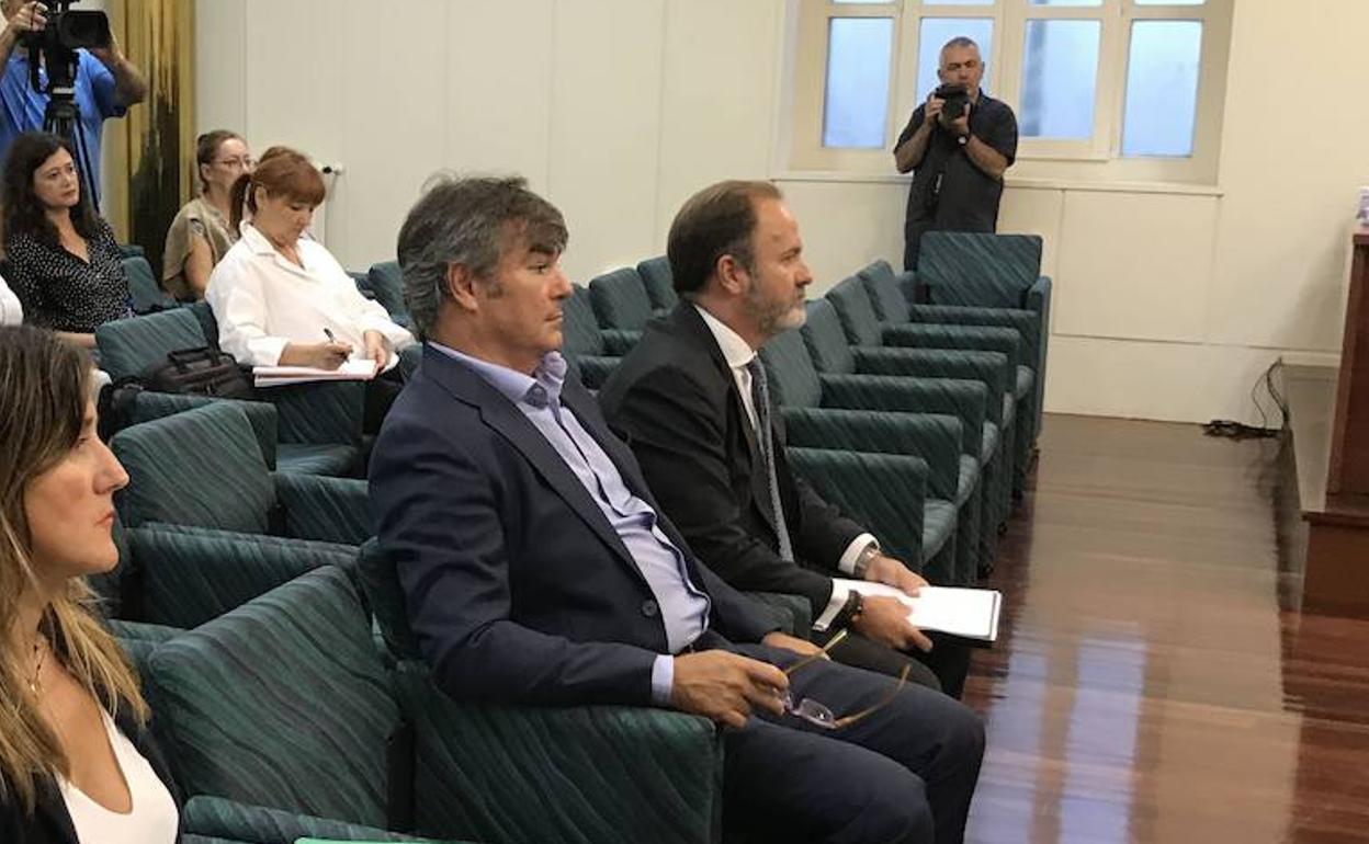 Andrés León y su socio Manuel Jesús Lavín durante el juicio 