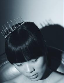 Imagen secundaria 2 - A la izquierda, África. Pieza instalada en la calle Valliciergo, 6. Ambas obras son retratos de Javier Salas.. A la derecha, Asia. Pieza instalada en la calle Lope de Vega, 29. 