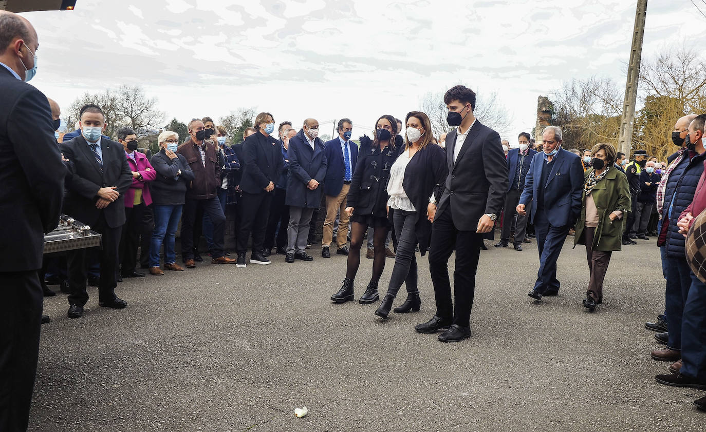 Fotos: Decenas de vecinos y autoridades despiden al exalcalde Severiano Ballesteros