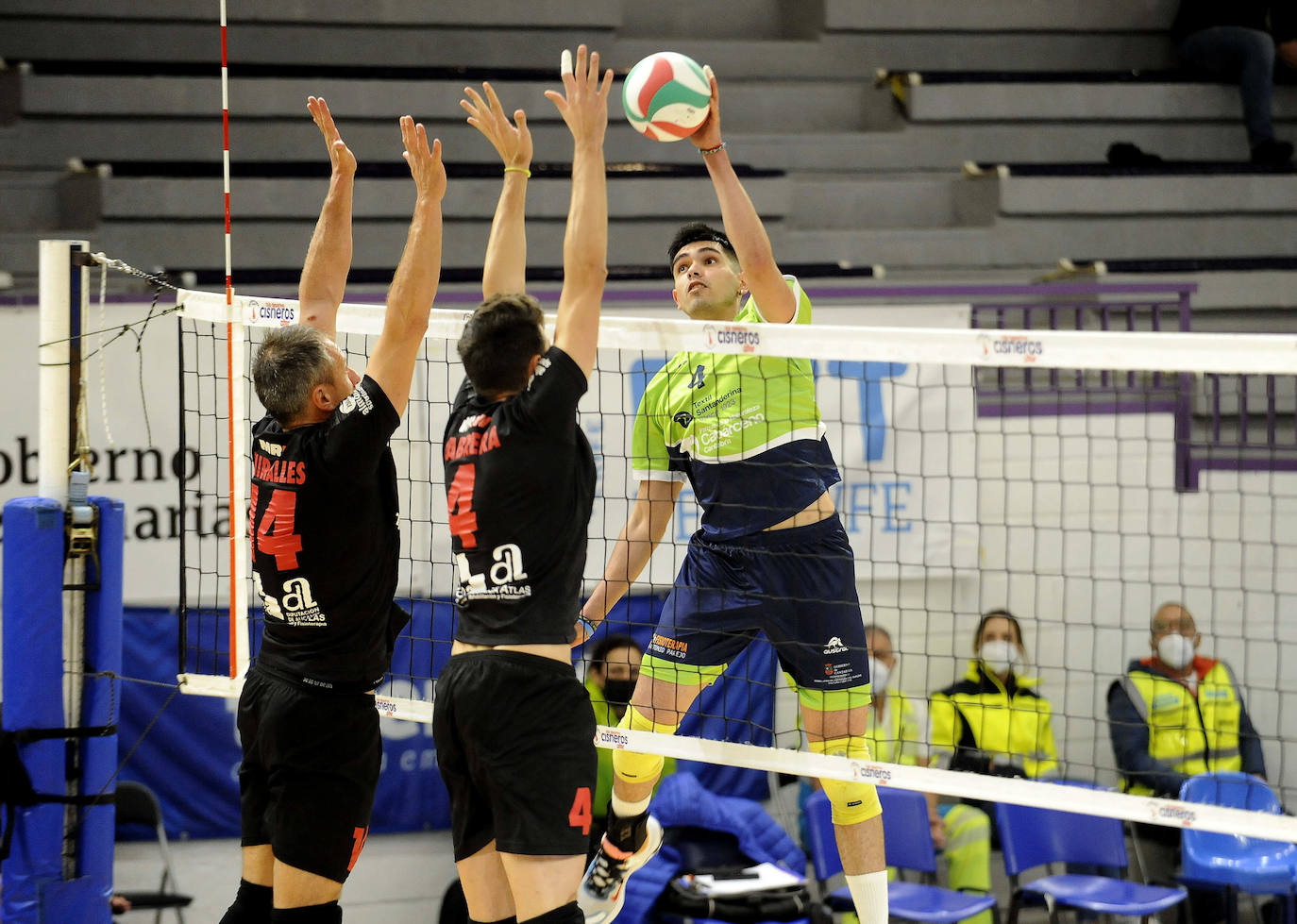 Fotos: El Textil da el primer paso hacia las semifinales de la Copa del Príncipe