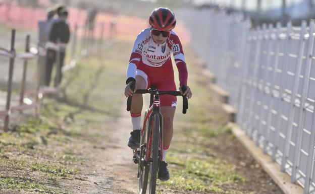 Marta Beti corrió en tercer lugar dentro del equipo cántabro.