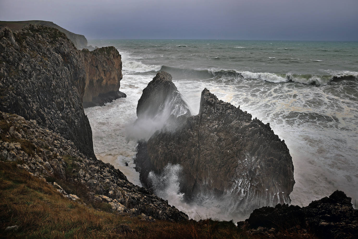 Fotos: Imágenes del temporal marítimo en Comillas y Oyambre