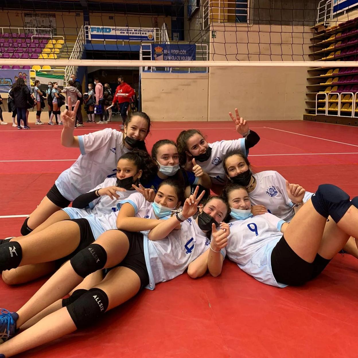 Las jugadoras del Polanco celebran su victoria en Valladolid. CAP