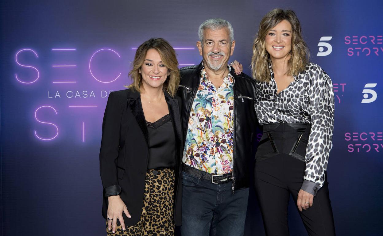 Toñi Moreno, Carlos Sobera y Sandra Barneda, en una fotografía promocional de 'Secret Story. La casa de los secretos 2'. 