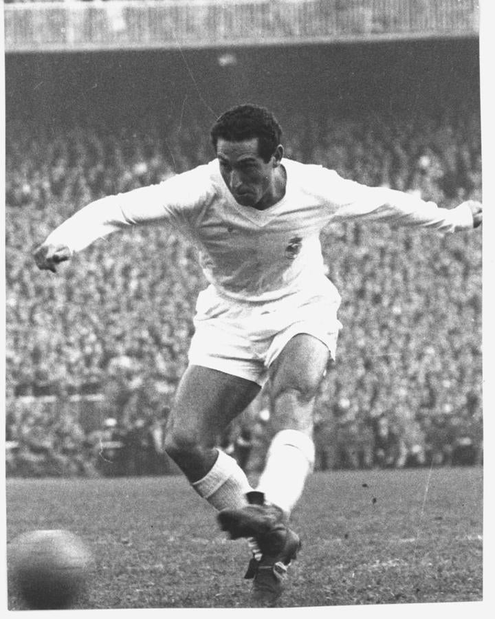 Paco Gento, jugando en el Real Madrid en 1965. 