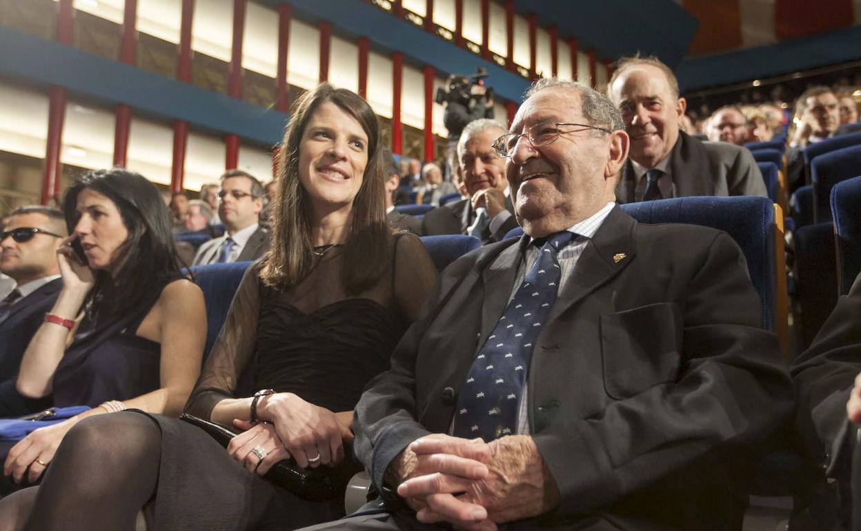 Ruth Beitia y Paco Gento en un acto en el Palacio de Festivales.