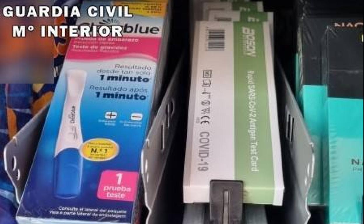 Intervienen test de antígenos que se vendían en una máquina expendedora