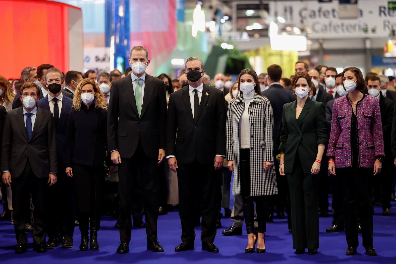 Los Reyes junto a la ministra Reyes Maroto; la presidenta de la Comunidad de Madrid,Isabel Díaz Ayuso, y el alcalde de Madrid, José Luis Martínez Almeida