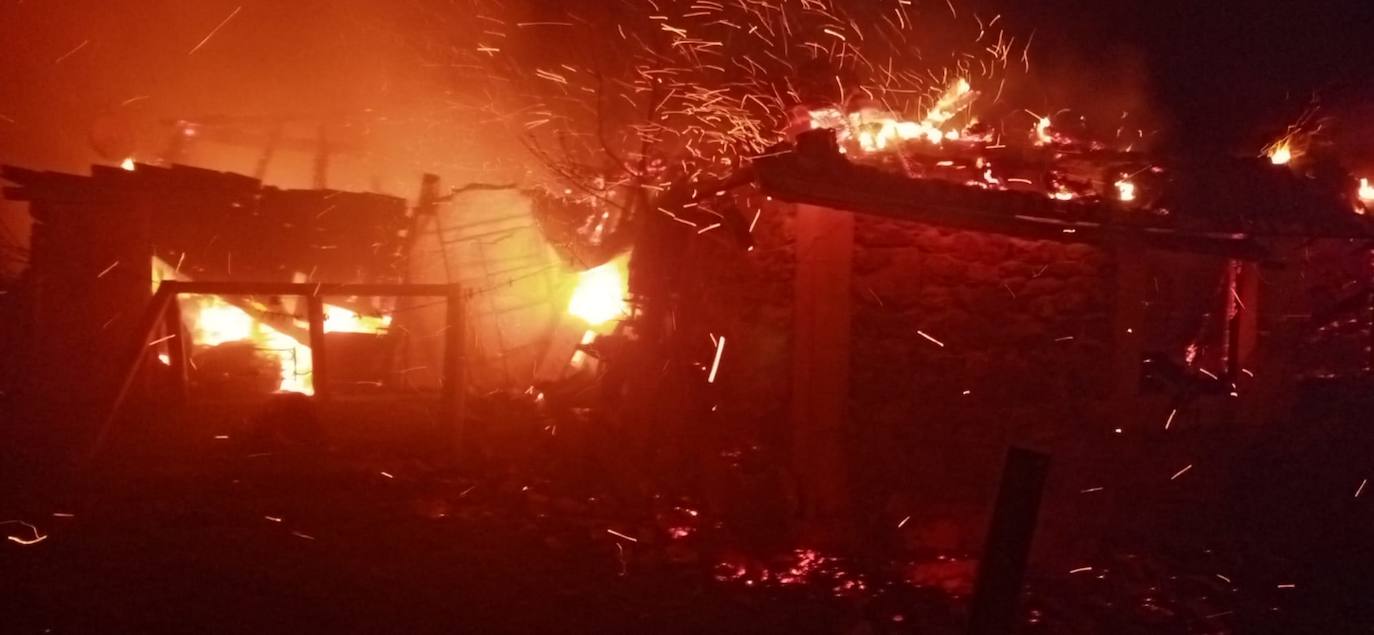 Fotos: Imágenes del incendio en Vega de Liébana