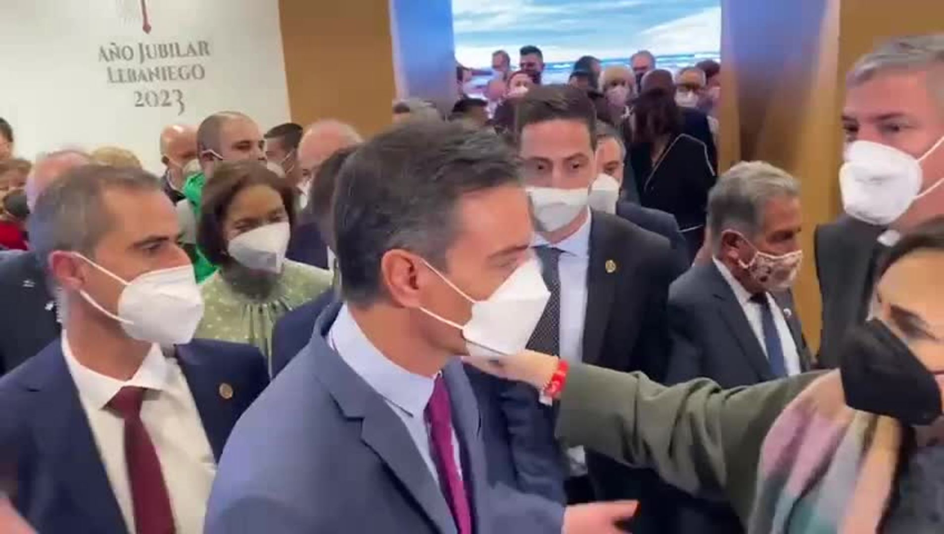 Pedro Sánchez visita el estand de Cantabria en Fitur