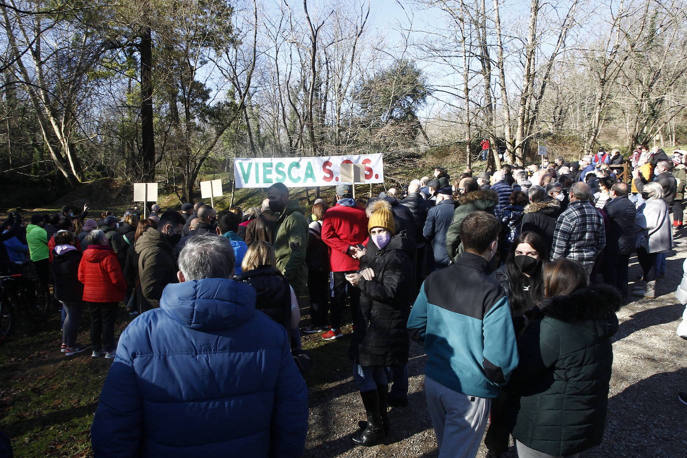 Más de 200 personas se concentran para exigir a la Consejería que cumpla su obligación de «conservar y preservar el parque»