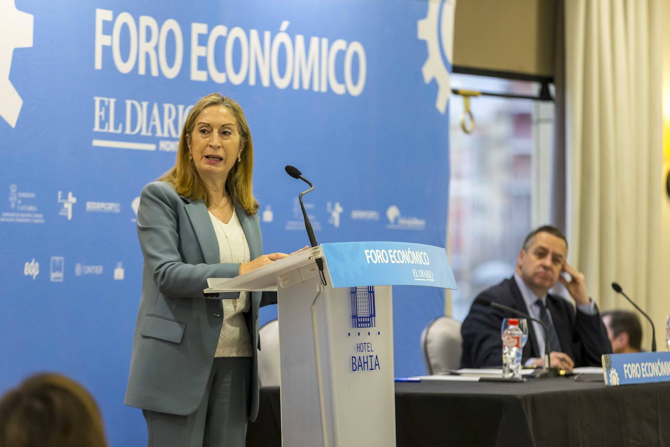 Fotos: Imágenes del Foro Económico, con Ana Pastor