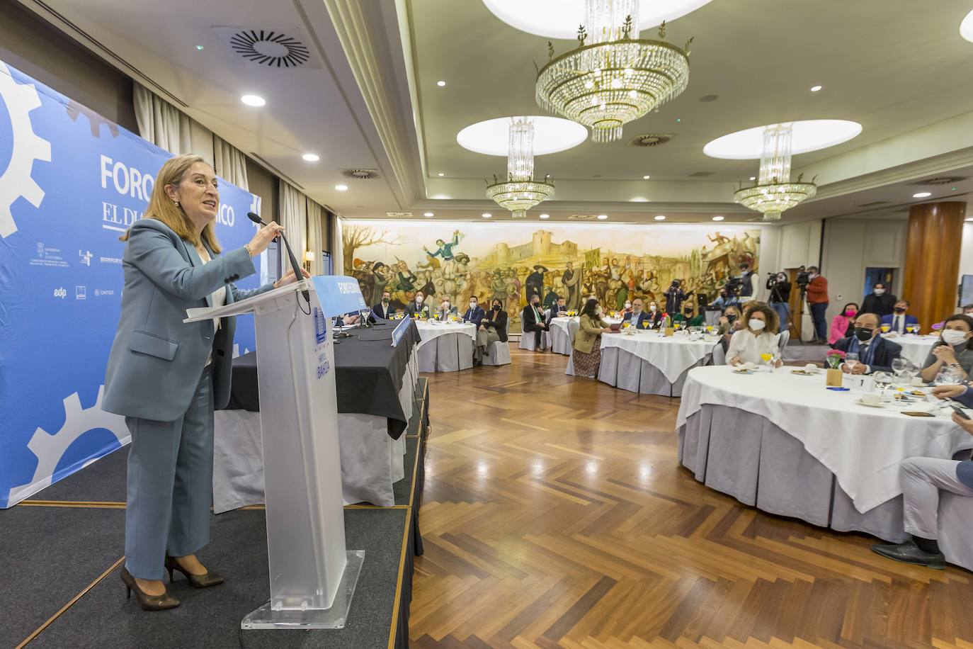 Fotos: Imágenes del Foro Económico, con Ana Pastor