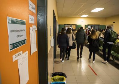 Imagen secundaria 1 - «Llevo meses estudiando, voy a por todas para aprobar el MIR»