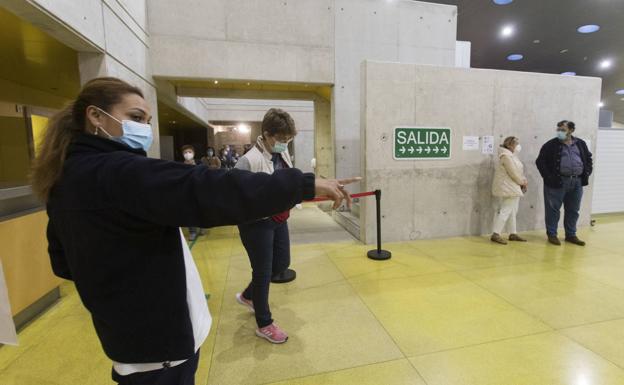 Cantabria comienza a vacunar al grupo de 20 a 29 años con dosis de recuerdo