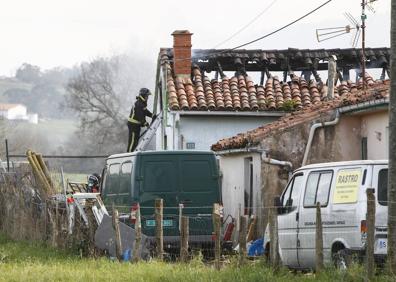 Imagen secundaria 1 - Un incendio destruye una casa en Sierrapando