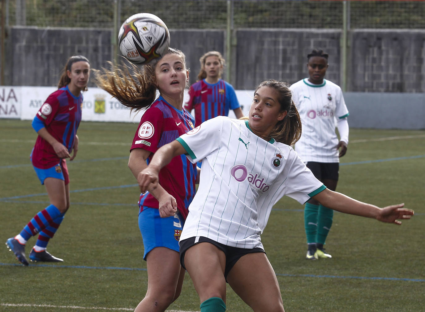 Fotos: El Racing Fémimas despierta ante el Barça B