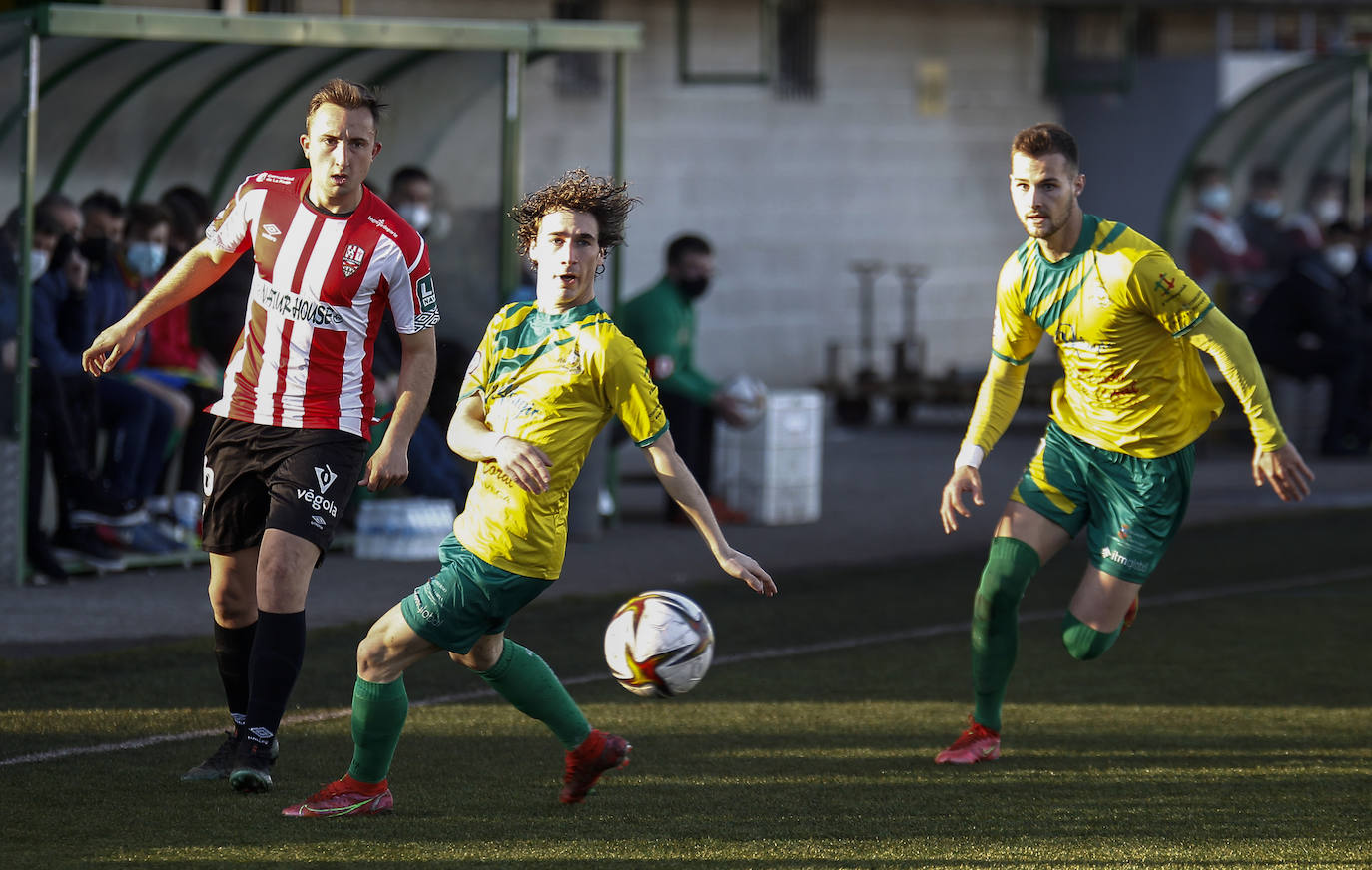 Fotos: Tropezón y Logroñés B empatan a cero