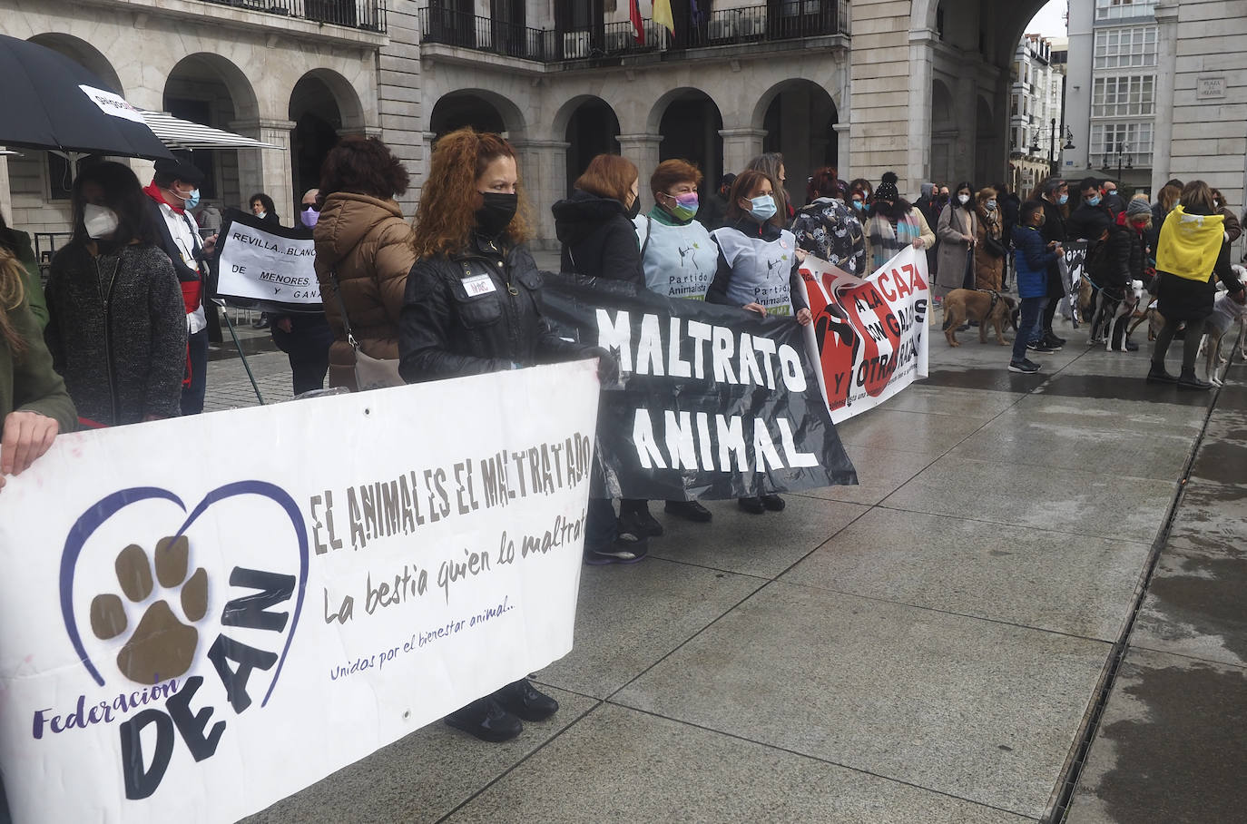 Fotos: Manifestación en Santander para pedir la protección de los canes utilizados en la caza y poner fin a la actividad