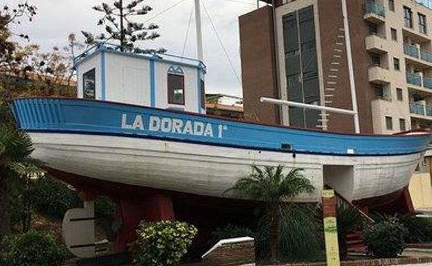 La Guardia Civil utiliza el barco de Chanquete para circular en las rotondas