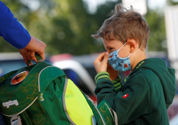 Las familias respaldan el fin de las mascarillas en los recreos desde mañana