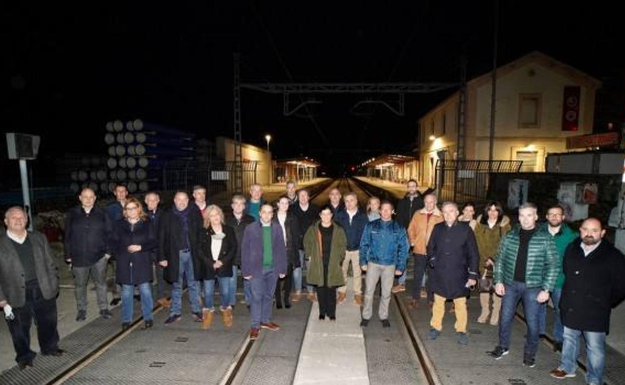 Protesta de colectivos sociales por el caos de las Cercanías en la región.