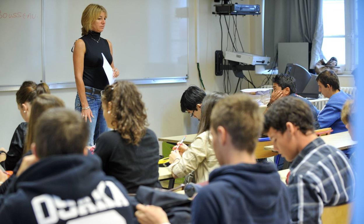 Alumnos de instituto durante una clase.