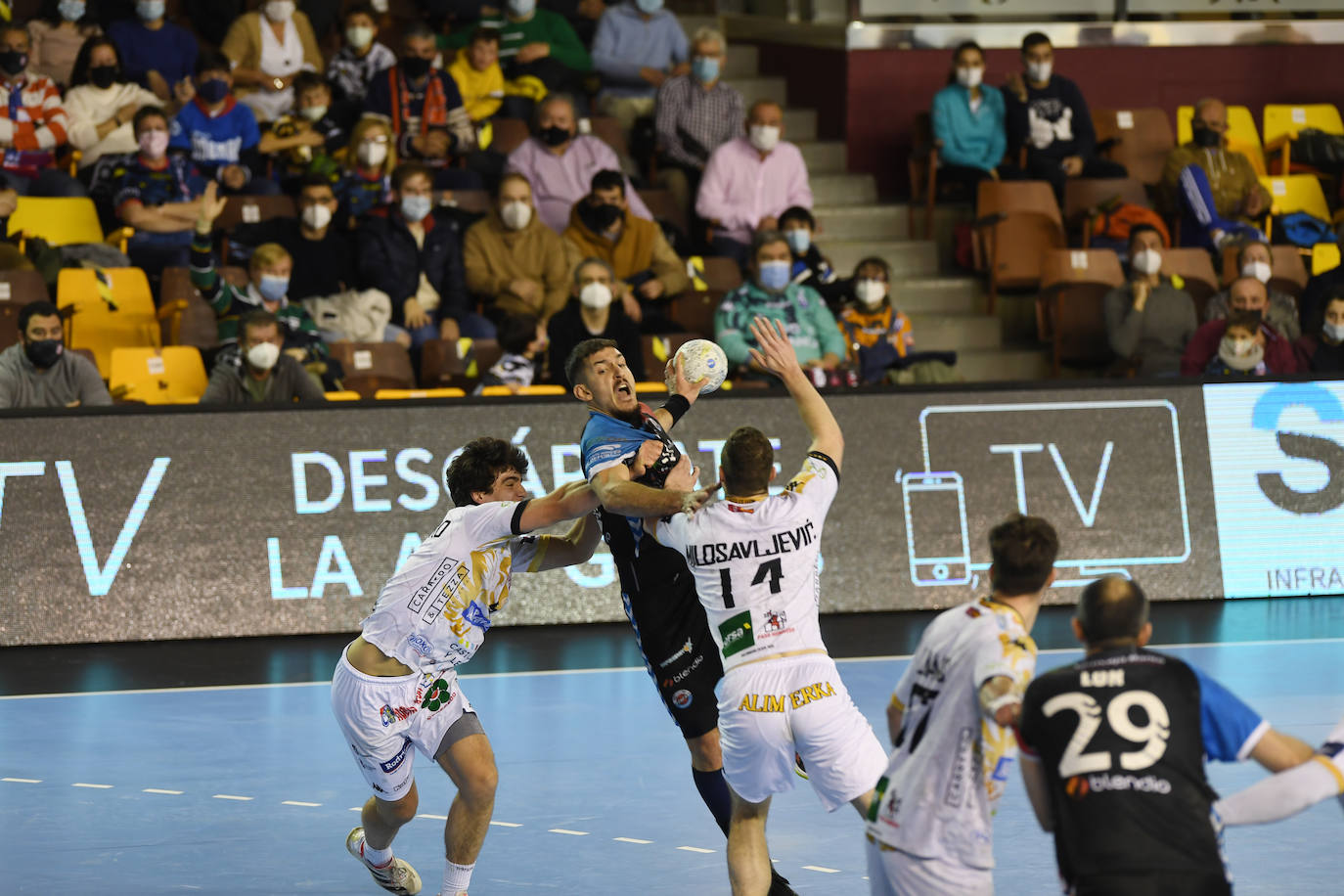 Fotos: Las mejores imágenes de la victoria del Unicaja frente al Ademar