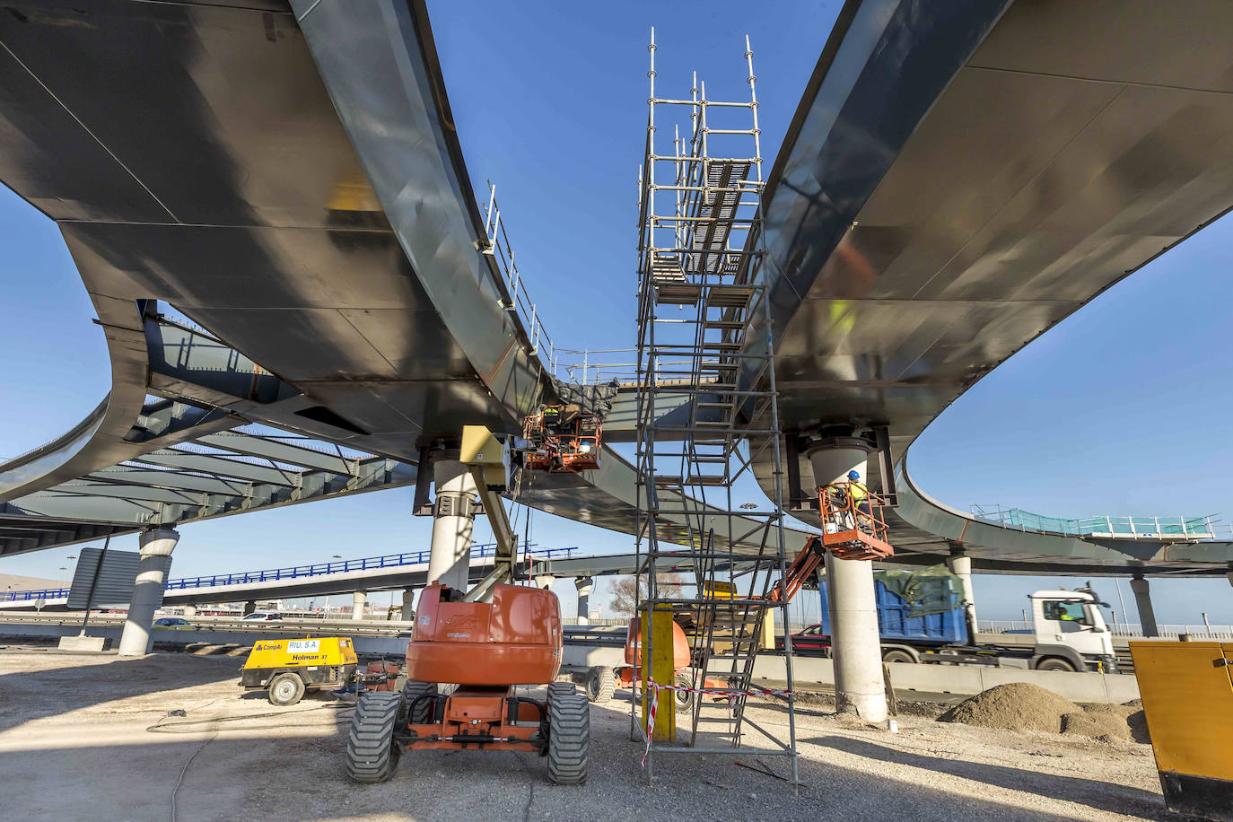 Los trabajos han avanzado hasta el ensamblaje de todas las piezas metálicas que componen la infraestructura