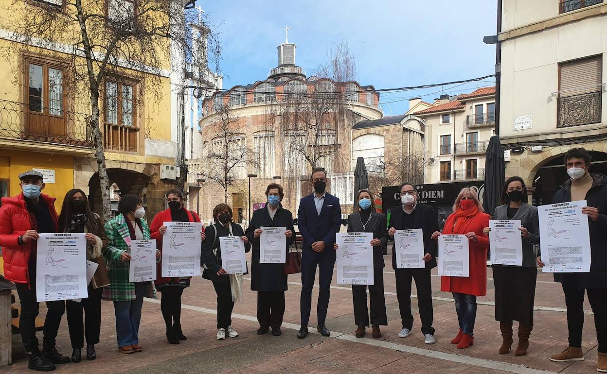 El ciclo ha sido presentado este martes en rueda de prensa por el alcalde, Javier López Estrada, y el presidente de Apemecac, Miguel Rincón.