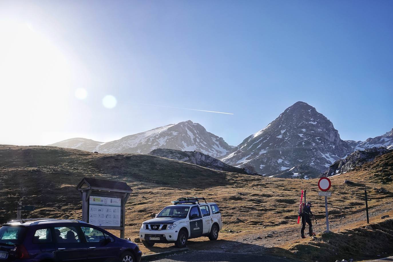 El cuerpo sin vida de Carlos Ugidos, el montañero de LLanes desaparecido en Picos de Europa, fue hallado este jueves en la ladera norte del pico Mancondiú y las primeras hipótesis apuntan a una caida por una ladera de fuerte pendiente