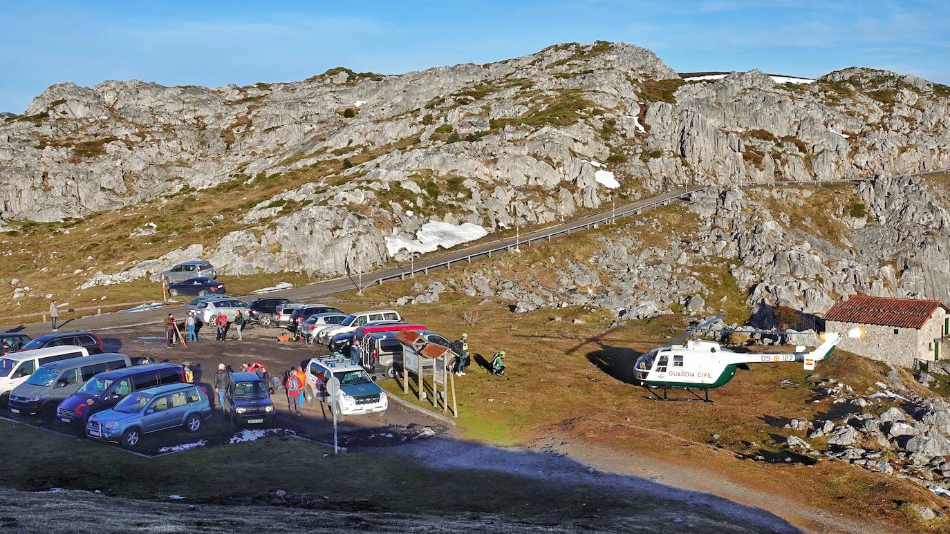 El cuerpo sin vida de Carlos Ugidos, el montañero de LLanes desaparecido en Picos de Europa, fue hallado este jueves en la ladera norte del pico Mancondiú y las primeras hipótesis apuntan a una caida por una ladera de fuerte pendiente