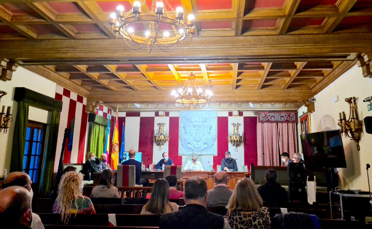 Imagen de una sesión plenaria en el Ayuntamiento de Camargo, el año pasado, en Muriedas.
