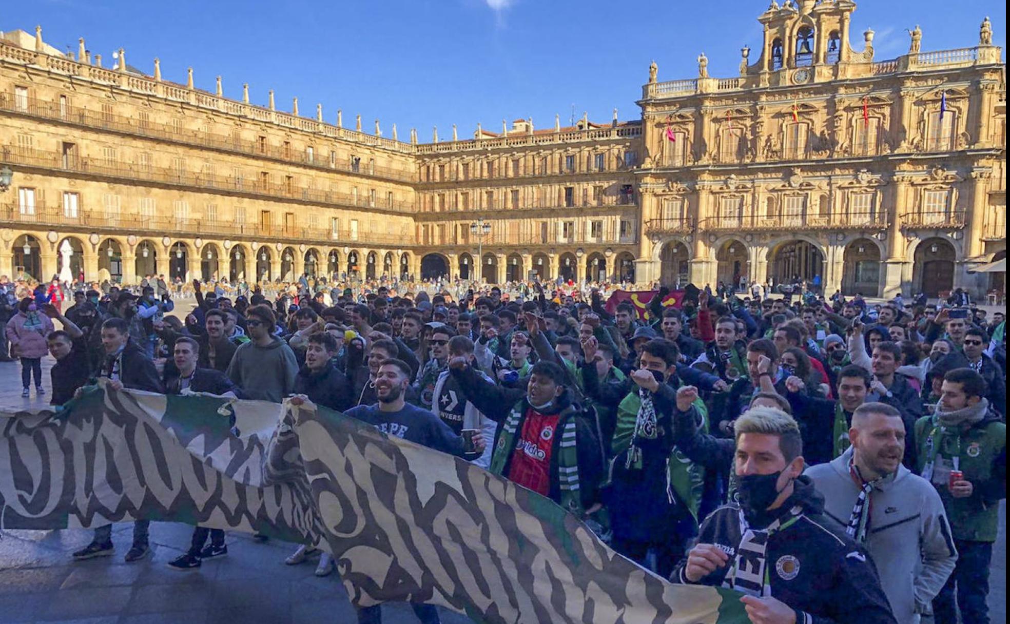 Los racinguistas tomaron este fin de semana Salamanca y su Plaza Mayor.