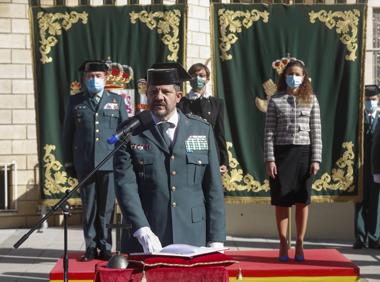 Antonio Jesús Orantos, en un momento de su toma de posesión en Campogiro. Detrás, Ainoa Quiñones,delegada del Gobierno en Cantabria y María Gámez, directora general de la Benemérita.