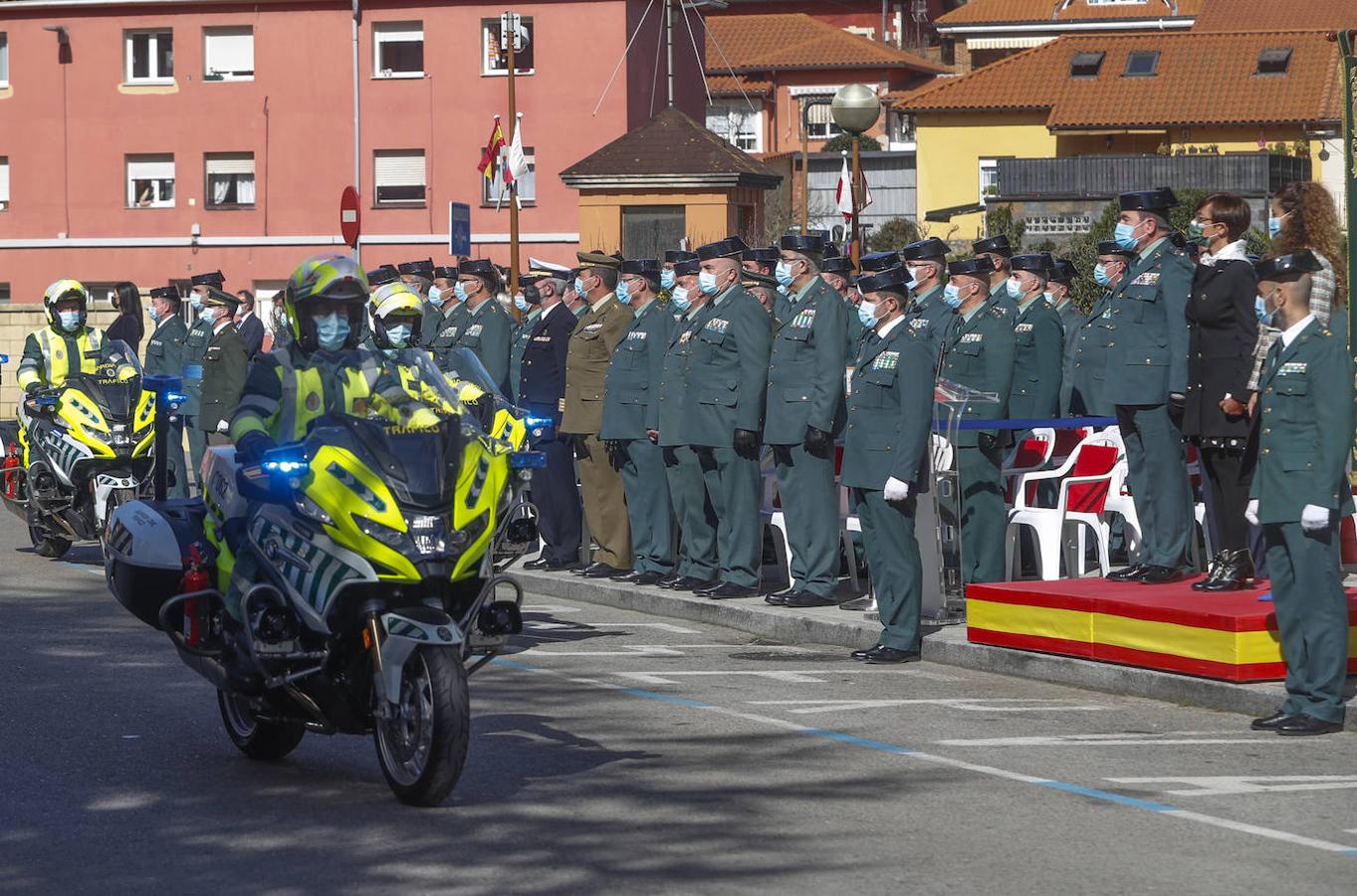 Numerosos efectivos han acudido al acto solemne en Santander.