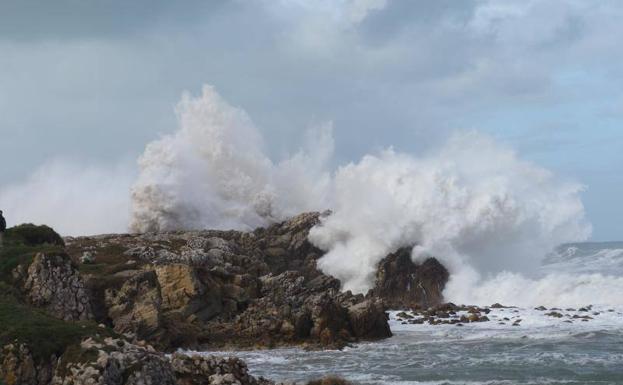 Imágenes grabadas esta mañana en Suances y la Virgen del Mar.