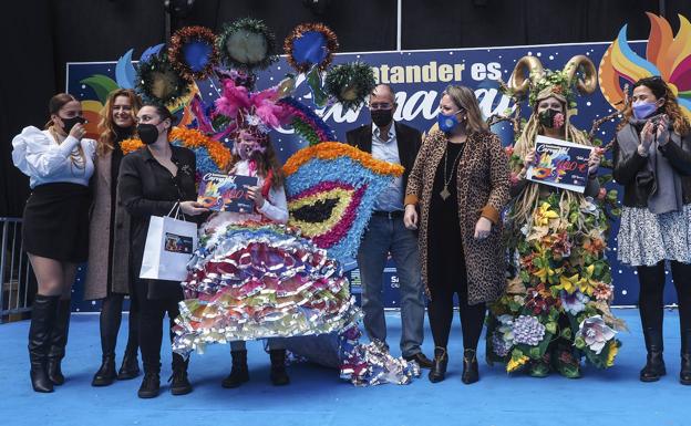 Imagen principal - Los niños hicieron suyos los carnavales